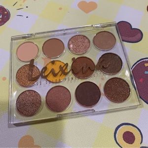 Thin Clear 12 Color Eyeshadow Palette